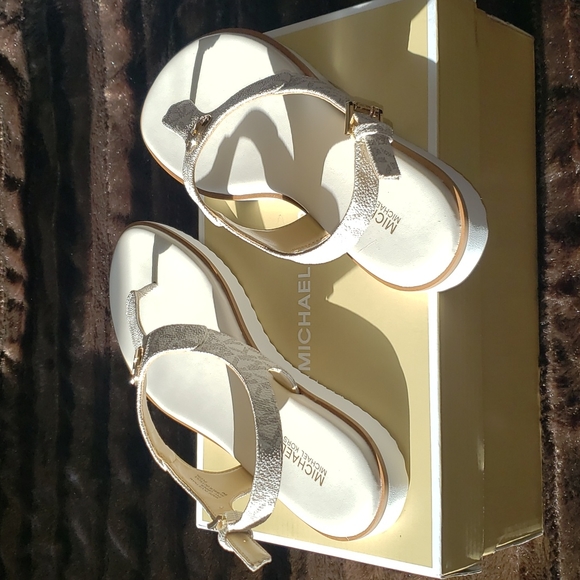 Michael Kors Judy Thong Sandal Vanilla 8M nwt - Picture 8 of 9